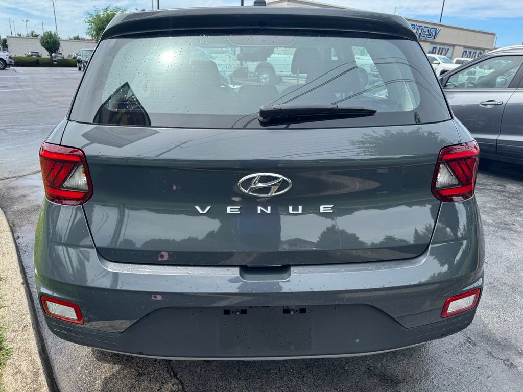 Used 2025 Hyundai Venue SE FWD image 4