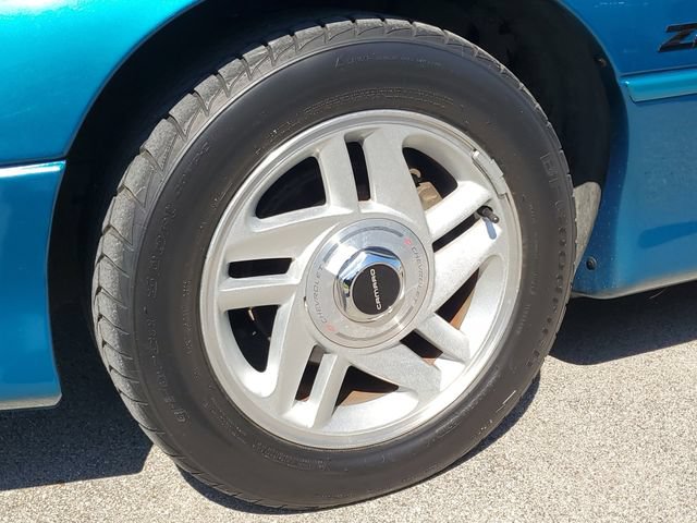Used 1995 Chevrolet Camaro Z28 RWD image 8