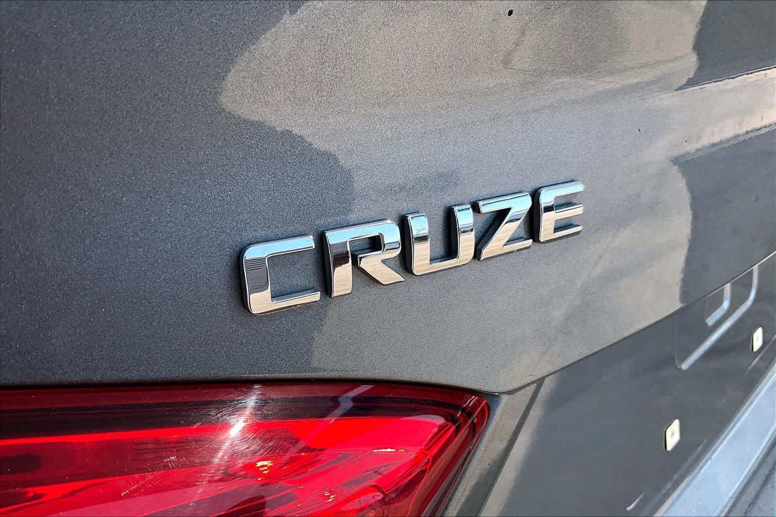 Used 2019 Chevrolet Cruze LT w/ Convenience Package FWD image 31