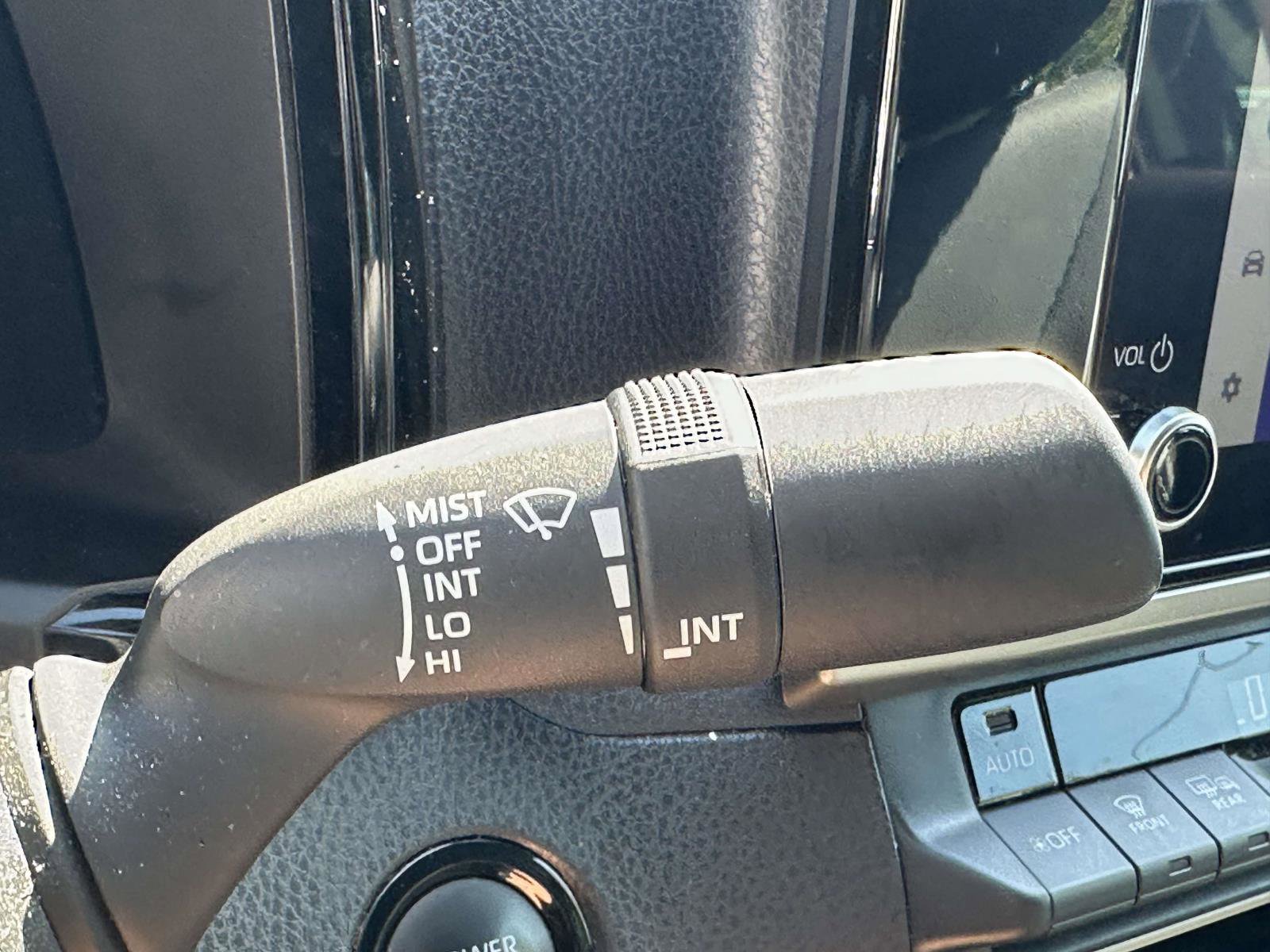 Used 2025 Toyota Camry SE image 32