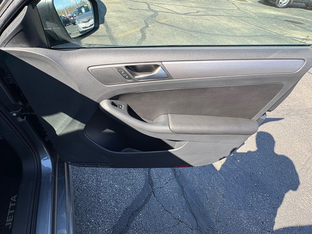 Used 2016 Volkswagen Jetta Sport image 16