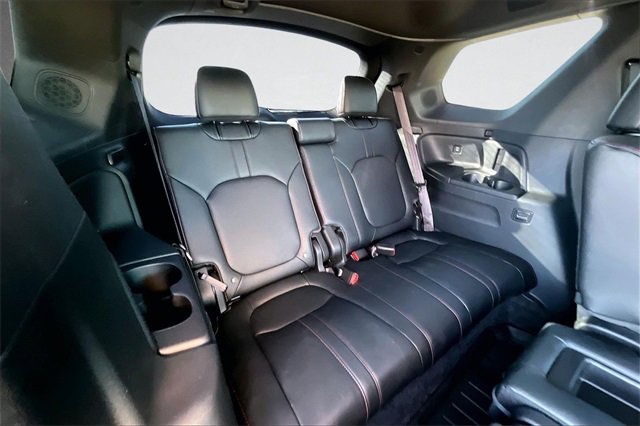 Used 2025 Honda Pilot Black Edition image 24
