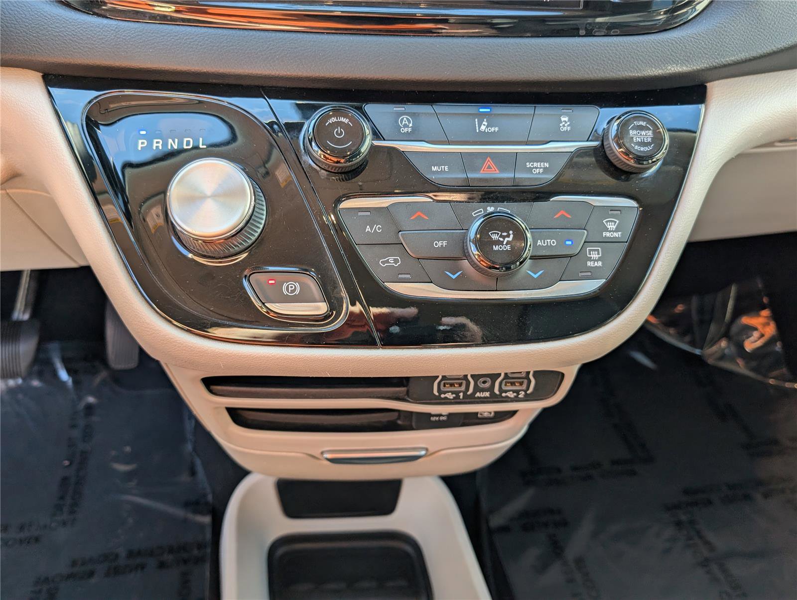 Used 2022 Chrysler Pacifica Touring-L FWD image 26