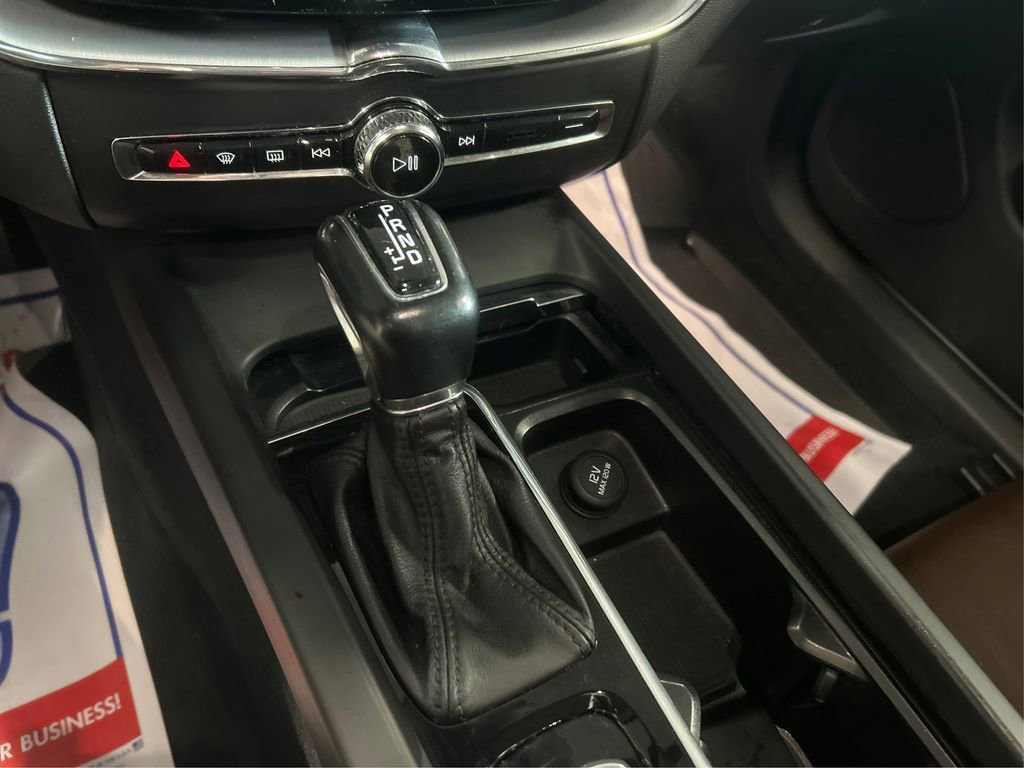 Used 2020 Volvo XC60 T5 Momentum image 35