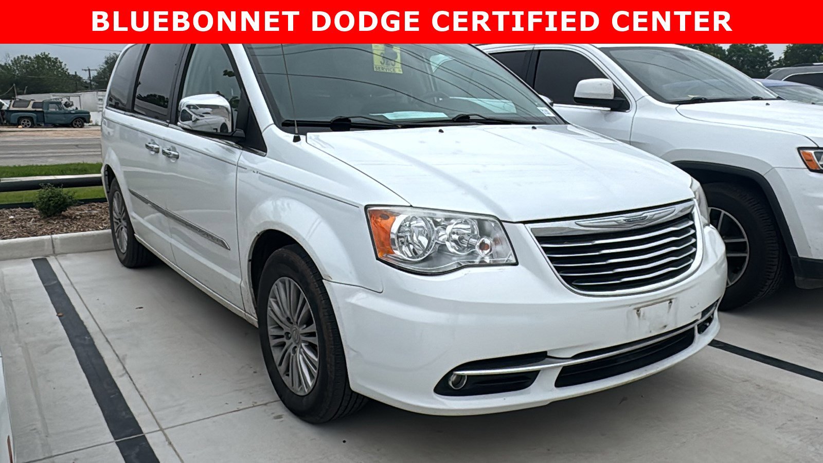 Used 2013 Chrysler Town & Country Touring-L w/ Driver Convenience Group FWD image 3