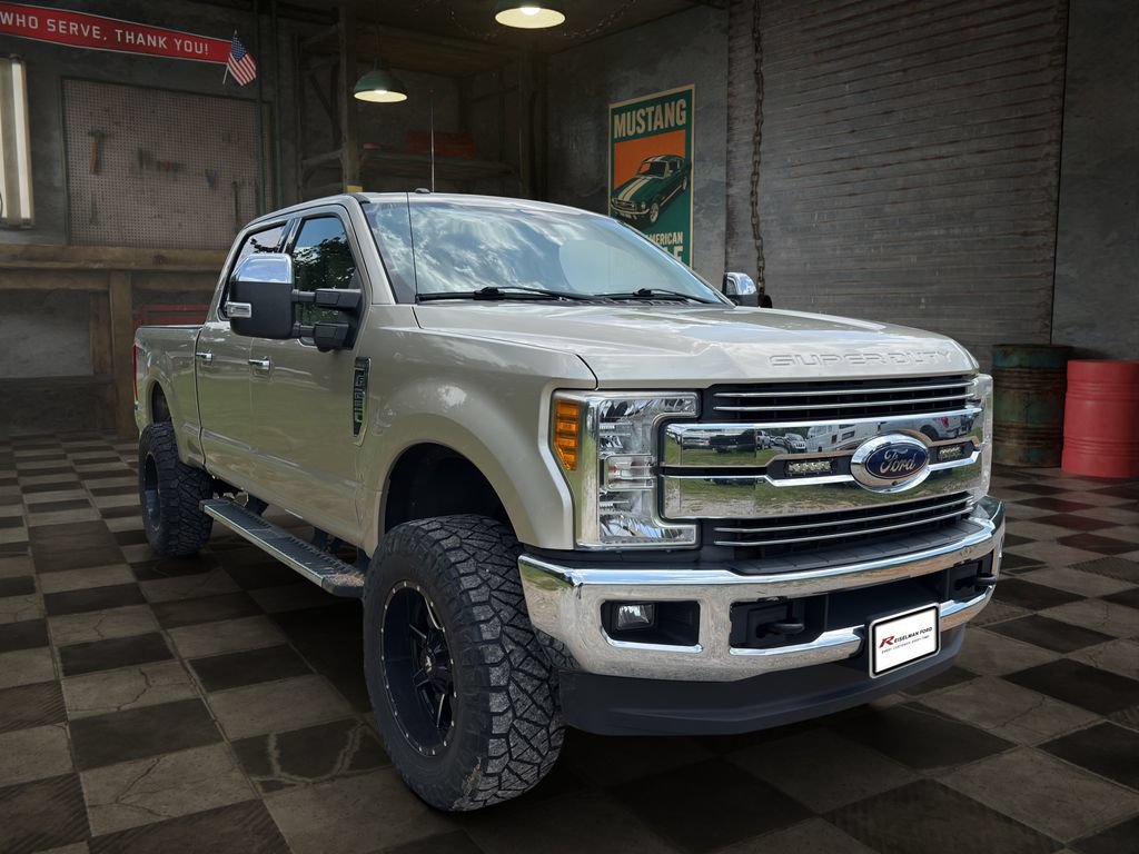 Used 2017 Ford F250 Lariat w/ Lariat Ultimate Package AWD/4WD image 2
