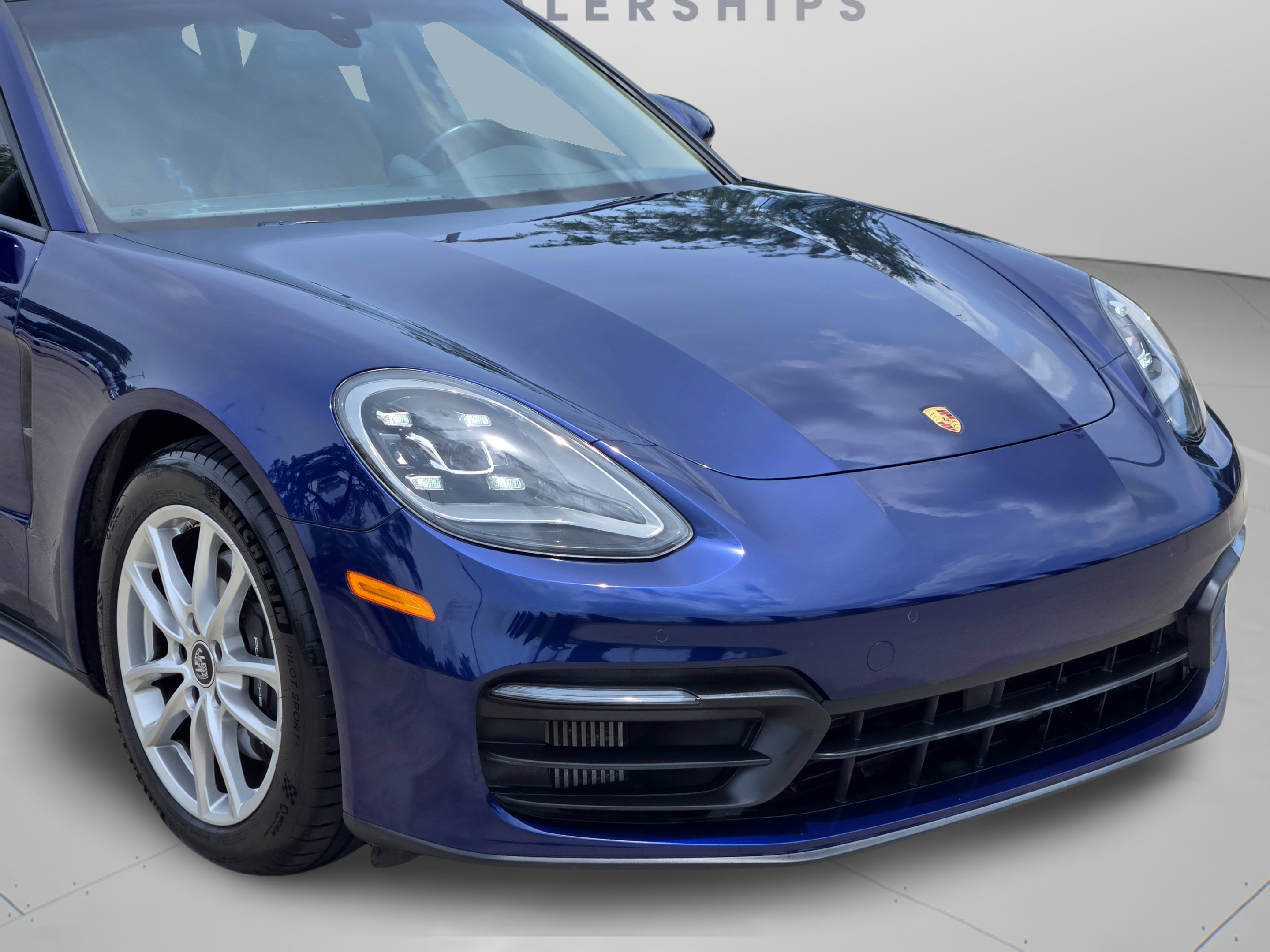 Used 2022 Porsche Panamera image 30