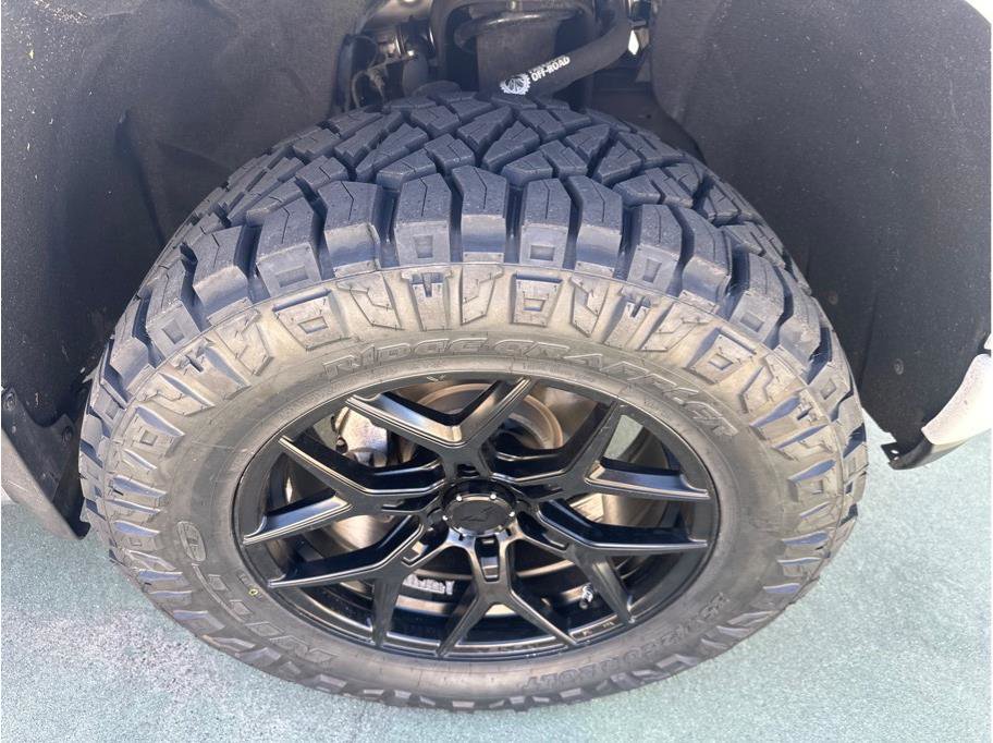 Used 2019 Chevrolet Silverado 1500 High Country w/ Technology Package AWD/4WD image 10