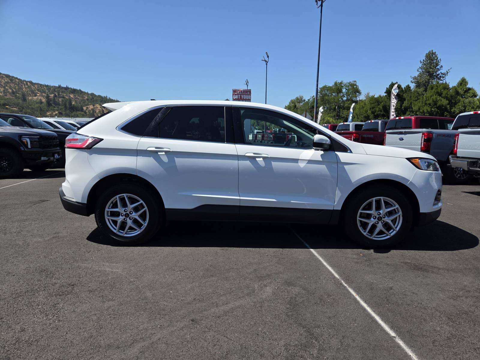 Used 2024 Ford Edge SEL AWD/4WD image 4