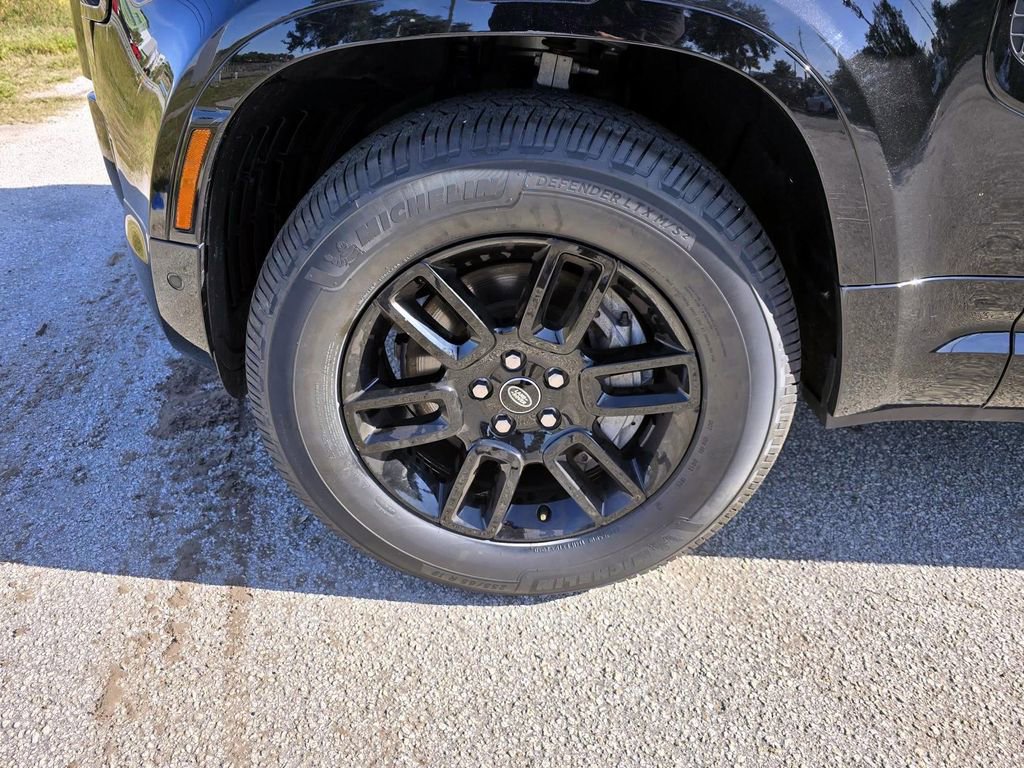 Used 2023 Land Rover Defender 130 X-Dynamic SE image 11