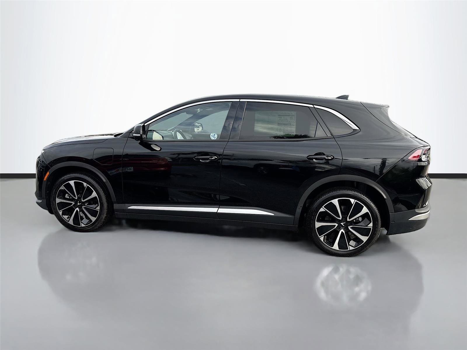 New 2025 VinFast VF 8 Plus image 4