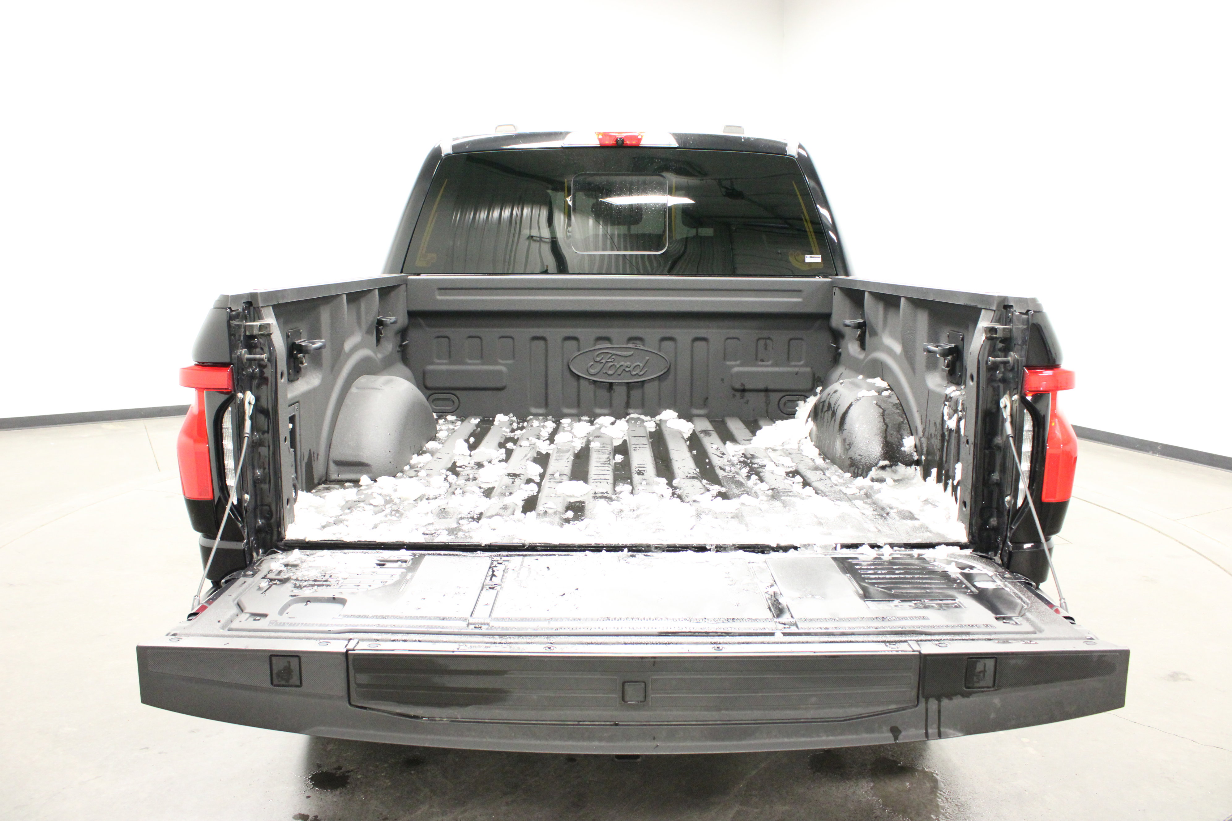 Used 2023 Ford F150 Lightning Lariat image 15