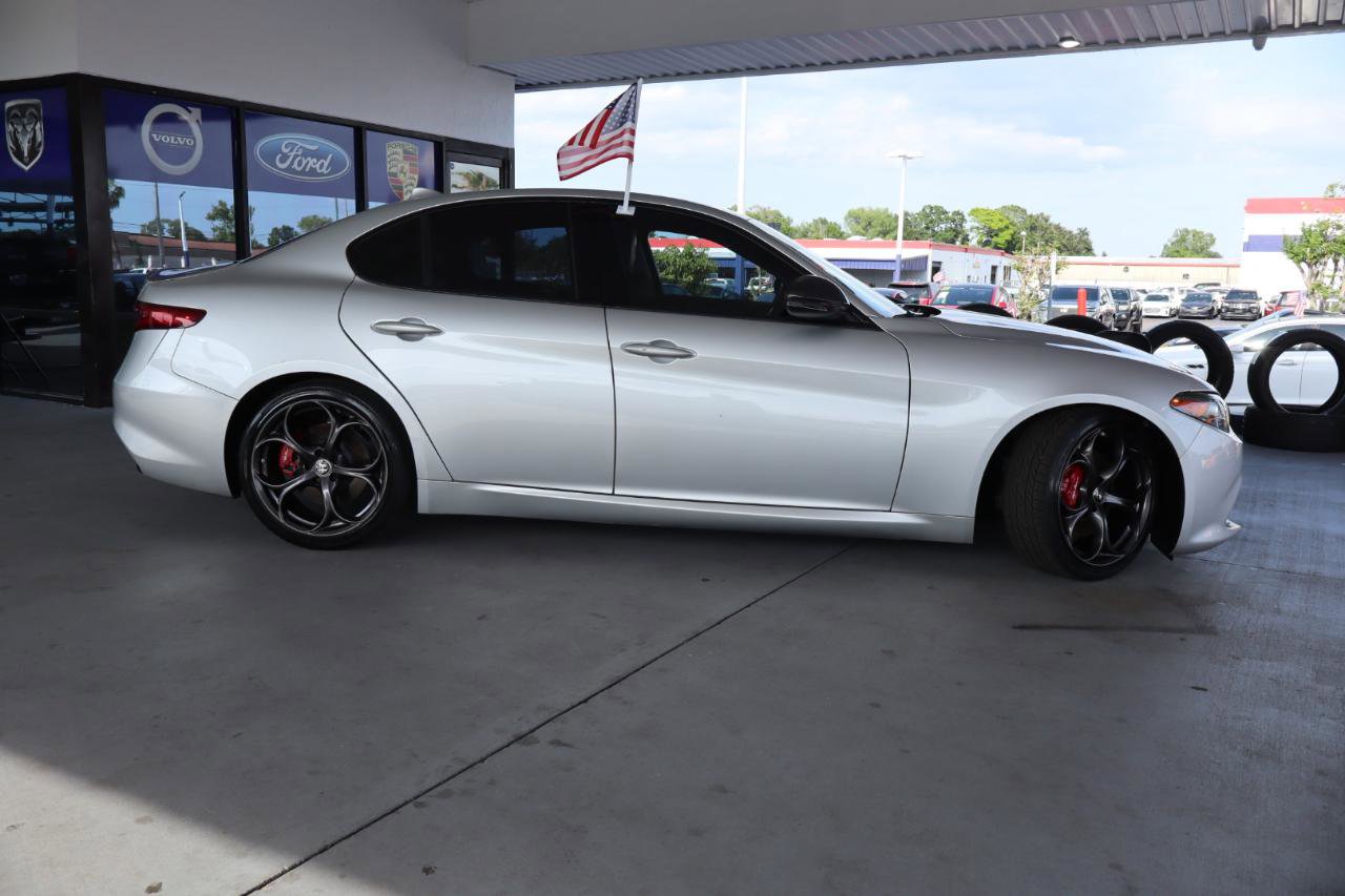 Used 2019 Alfa Romeo Giulia RWD image 6
