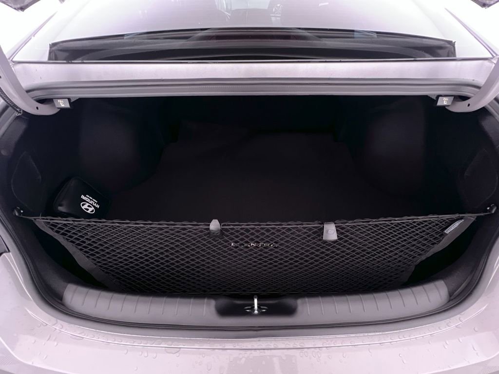 Used 2025 Hyundai Elantra SE FWD image 25