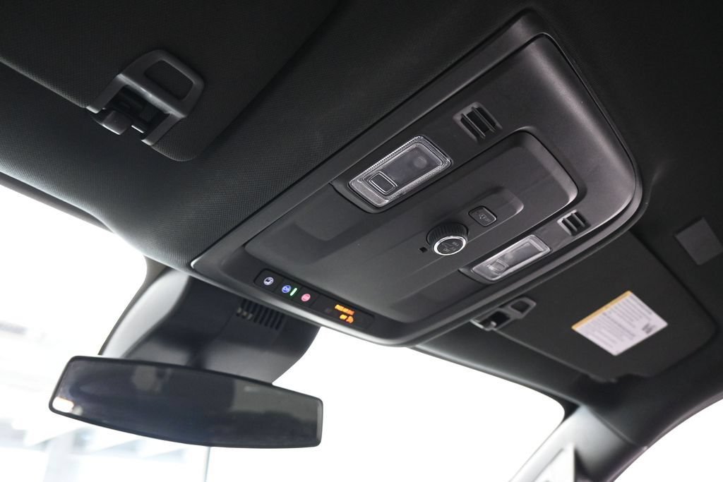 Used 2025 Chevrolet Suburban LT RWD image 29
