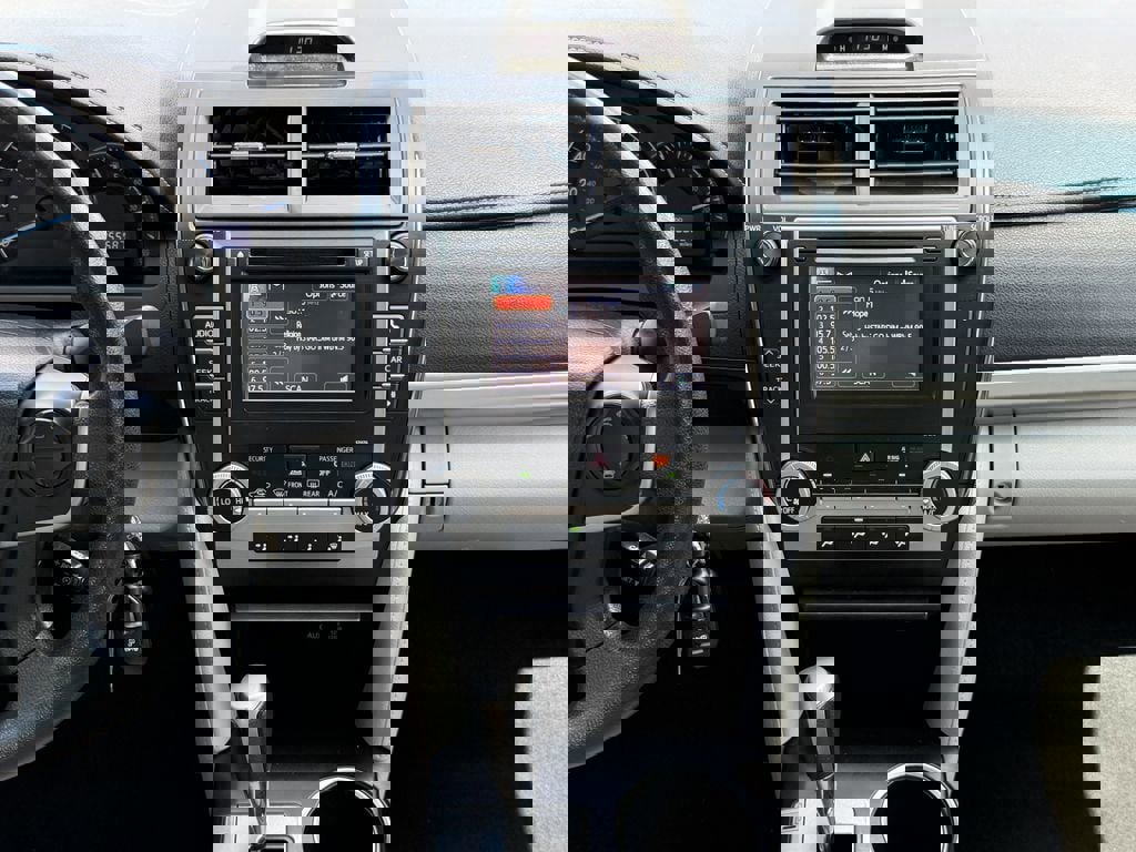 Used 2013 Toyota Camry LE image 14