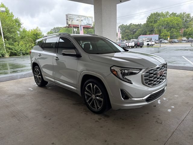 Used 2020 GMC Terrain Denali w/ LPO, Floor Liner Package FWD image 3