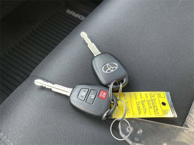 Used 2018 Toyota Tundra SR5 w/ SR5 Upgrade Package image 28