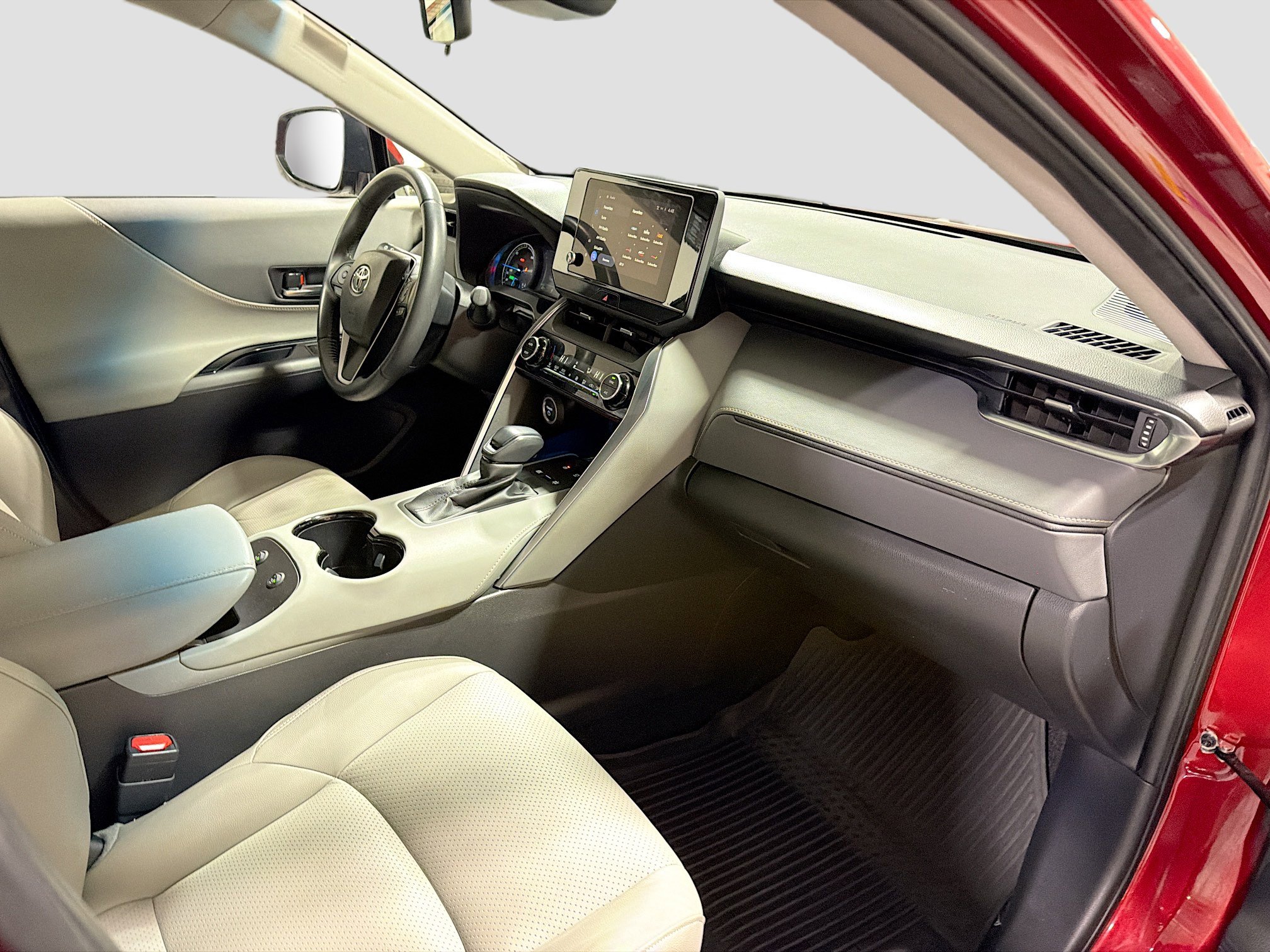 Used 2023 Toyota Venza LE image 11