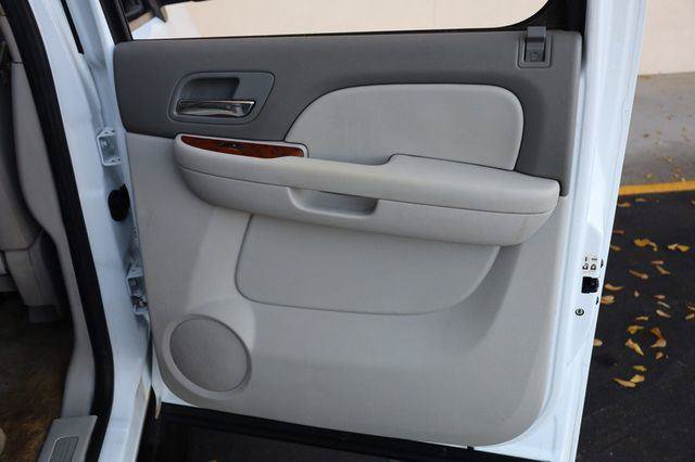 Used 2008 Chevrolet Suburban LT w/ LT Preferred Equipment Group RWD image 20
