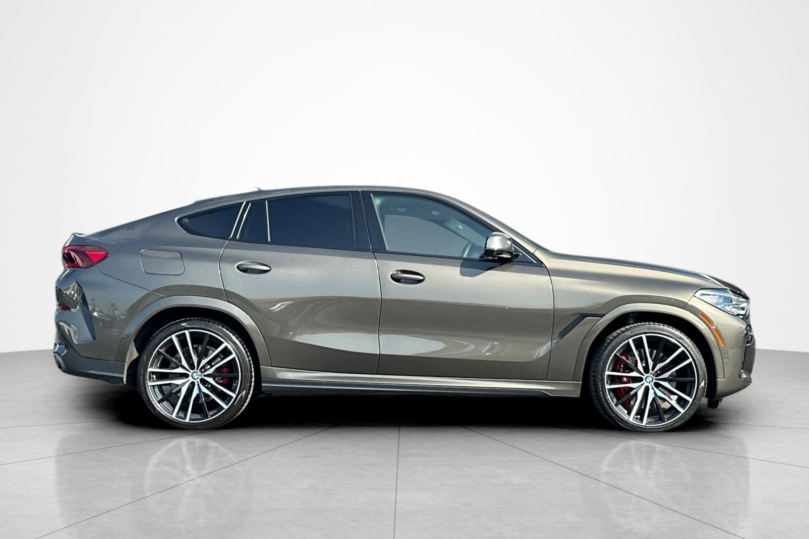 Used 2023 BMW X6 M50i w/ Executive Package AWD/4WD image 6