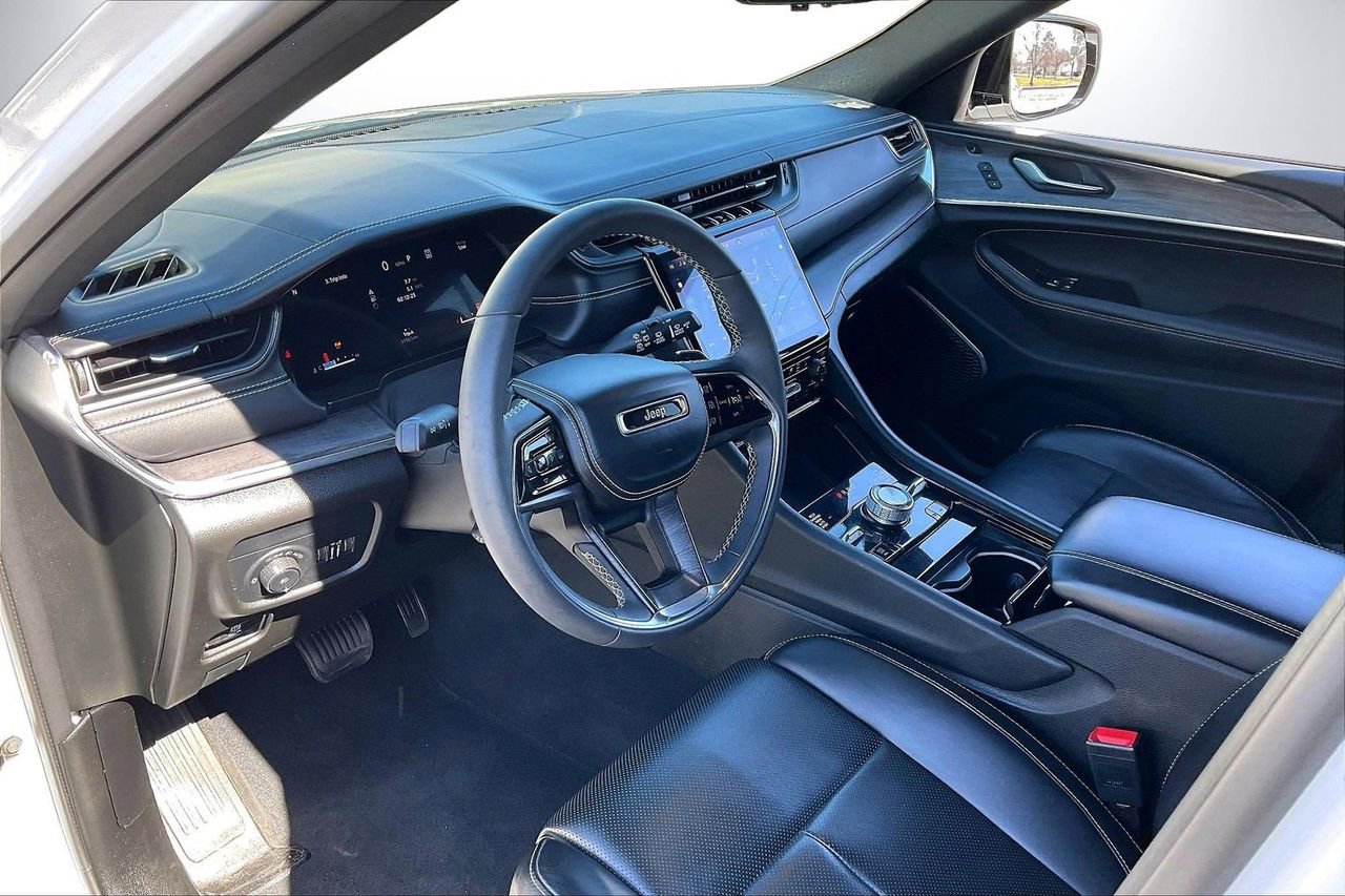 Certified 2023 Jeep Grand Cherokee Overland w/ Luxury Tech Group IV image 21