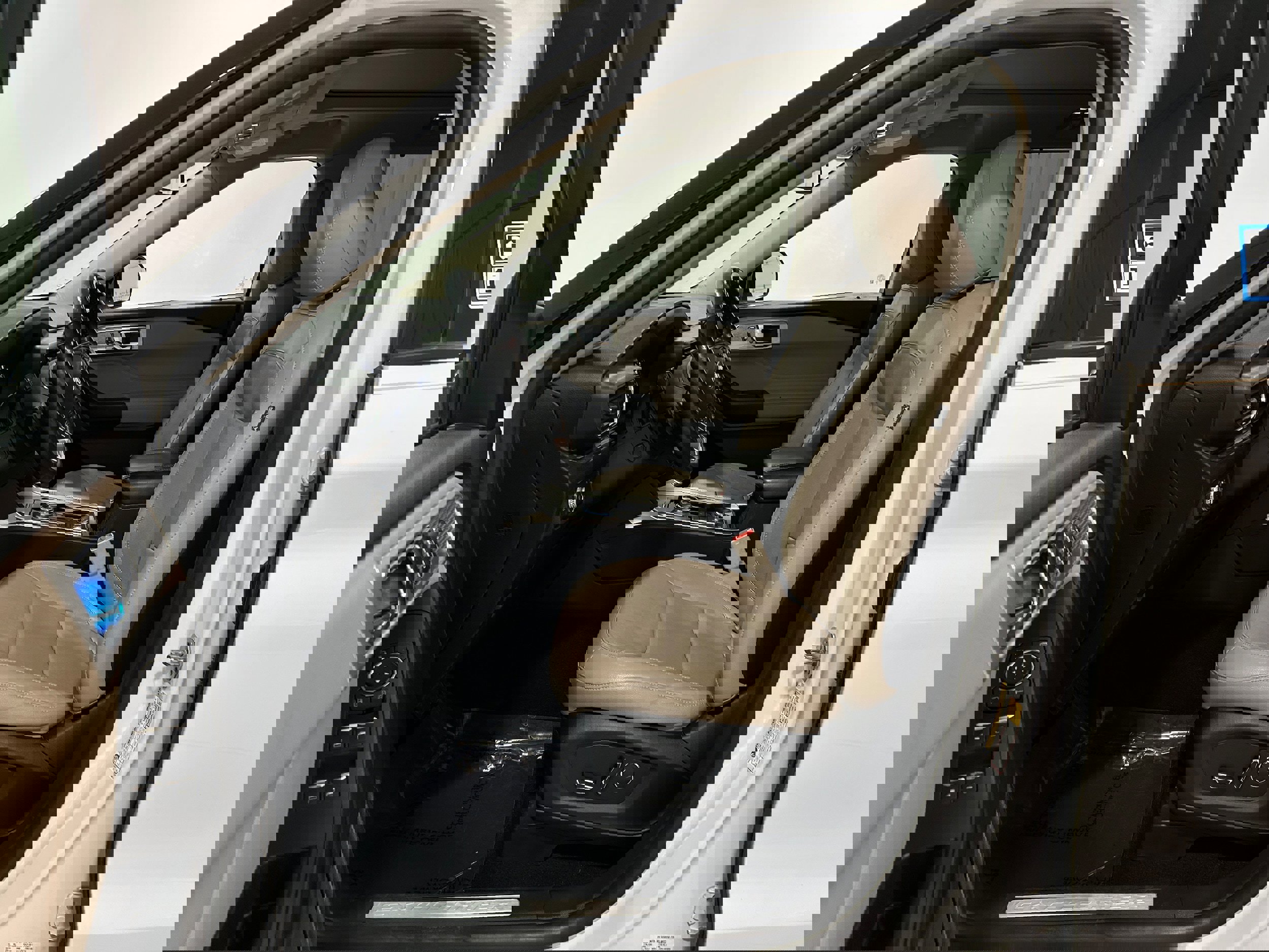 Used 2020 Ford Explorer Limited image 4