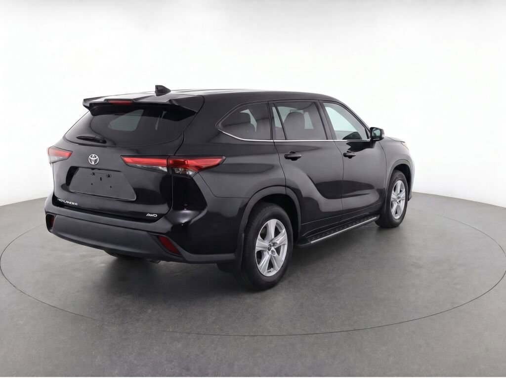 Used 2023 Toyota Highlander L AWD/4WD image 38