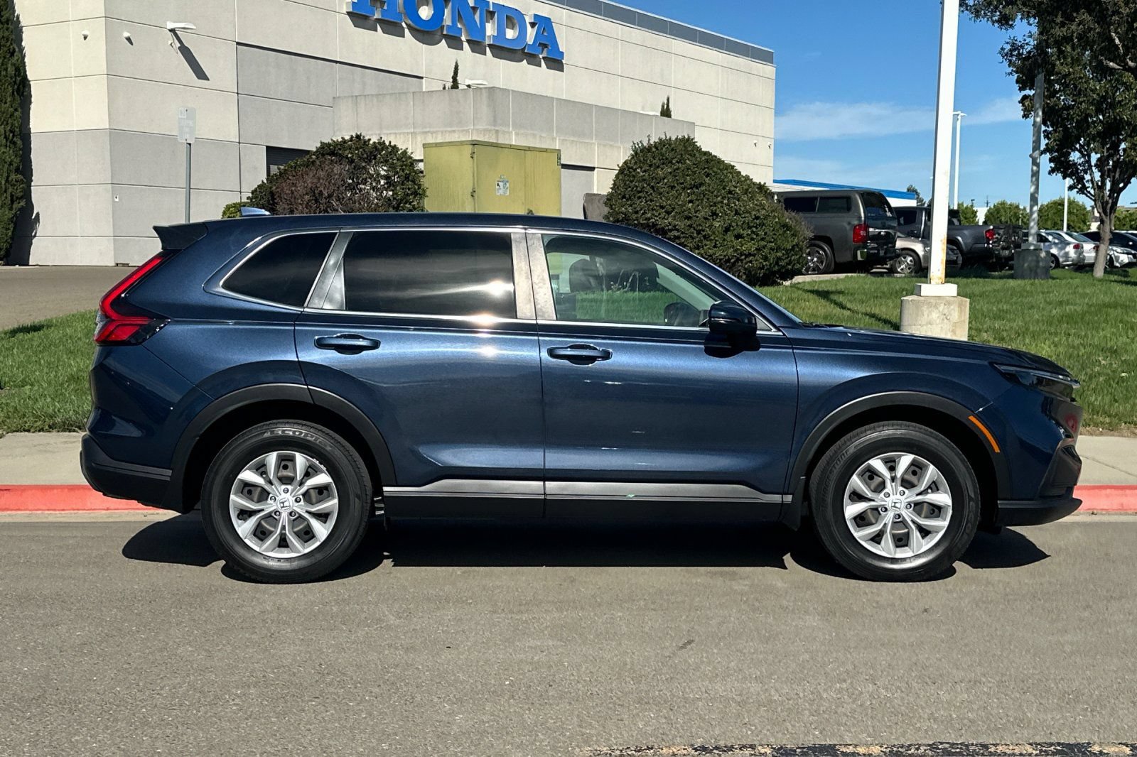 Certified 2025 Honda CR-V LX image 3