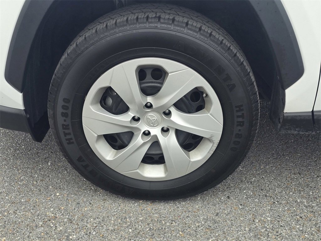 Used 2024 Toyota RAV4 LE image 9