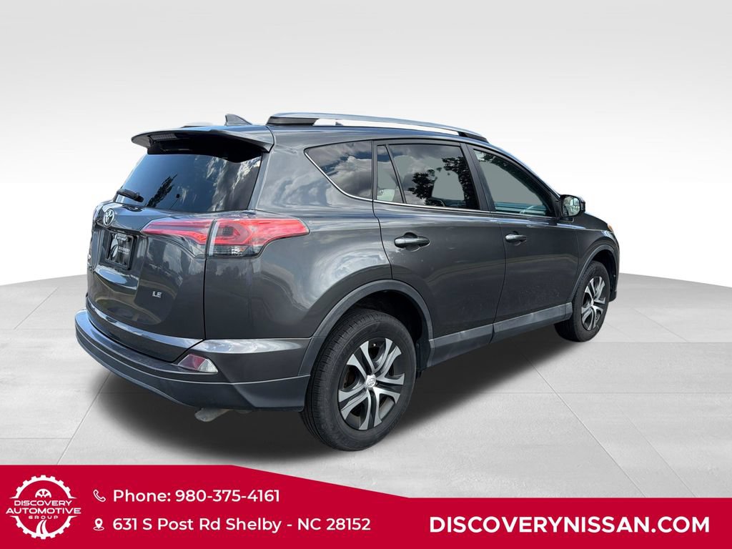 Used 2018 Toyota RAV4 LE FWD image 10