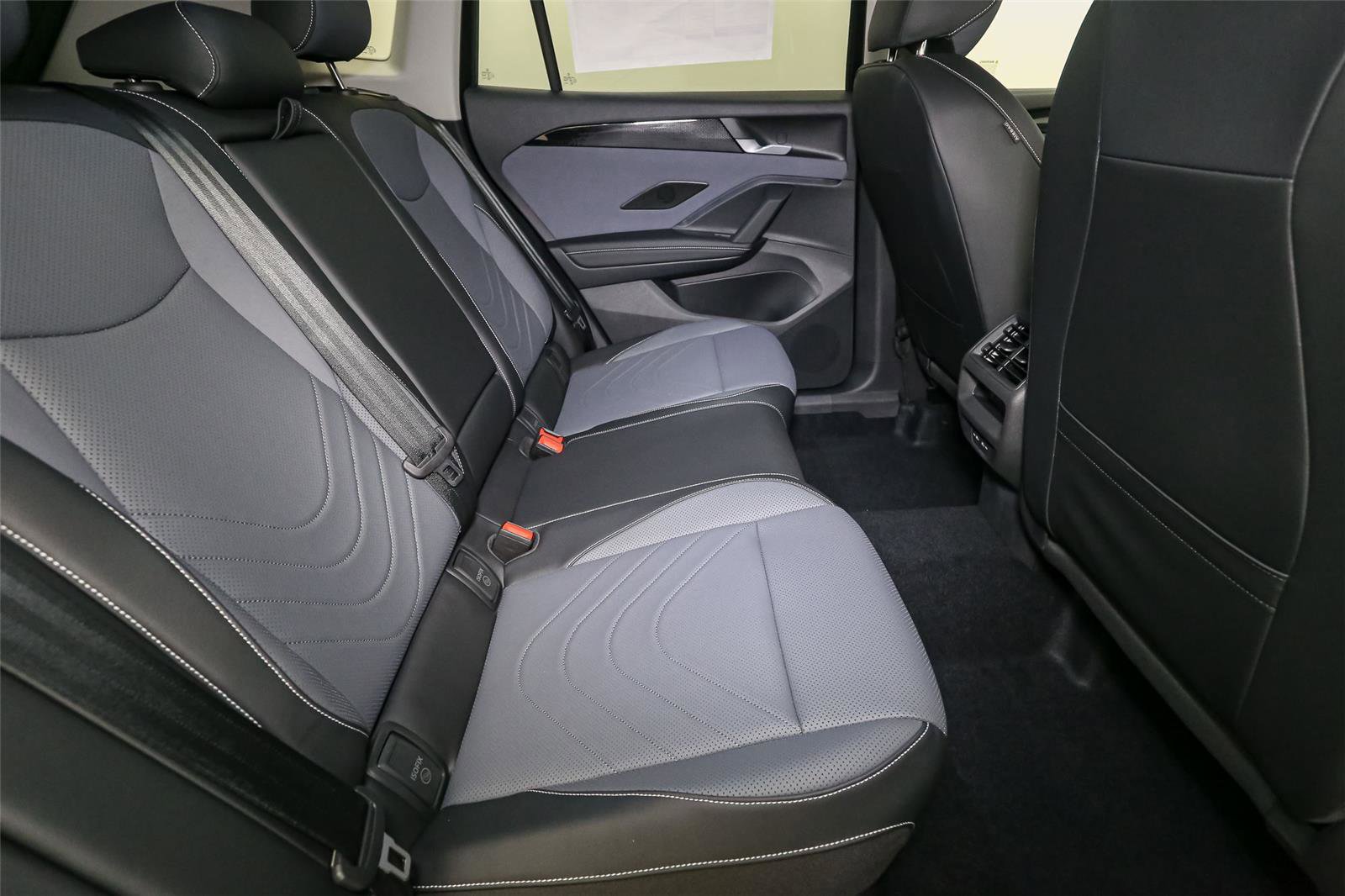 New 2025 Volkswagen Tiguan SE image 15