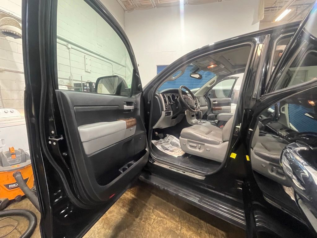 Used 2013 Toyota Tundra Platinum image 27