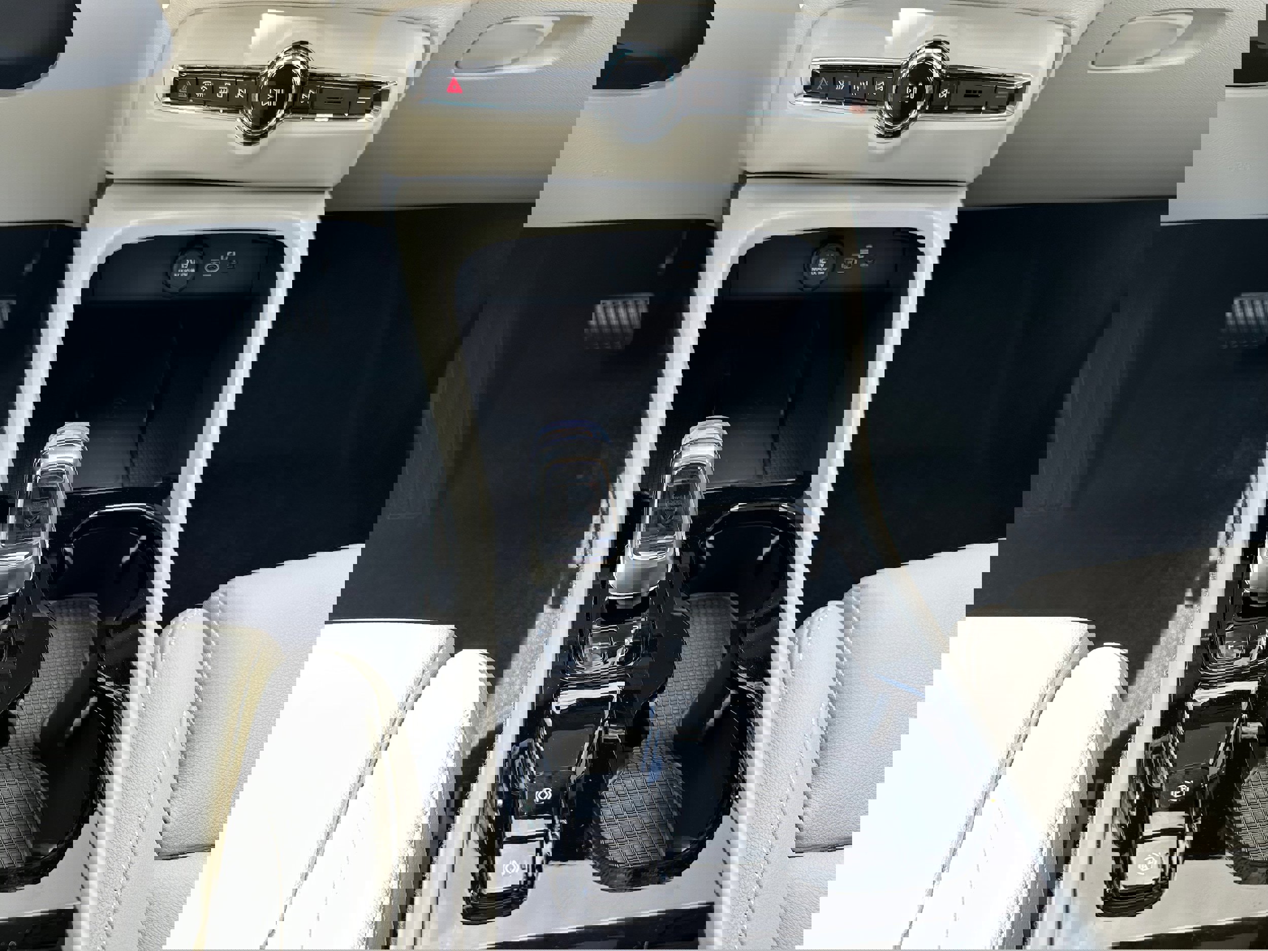 New 2026 Volvo XC40 B5 Plus w/ Protection Package Premier image 13