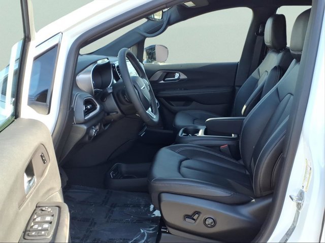 New 2026 Chrysler Pacifica Select image 9
