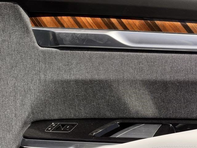 New 2026 Cadillac Escalade ESV Platinum Luxury w/ LPO, Radiant Package AWD/4WD image 26