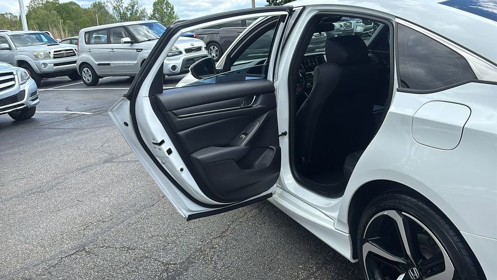 Used 2018 Honda Accord Sport image 28