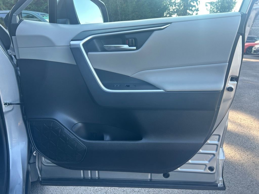 Used 2022 Toyota RAV4 XLE image 25