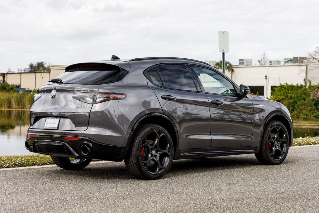 New 2025 Alfa Romeo Stelvio Sprint image 3