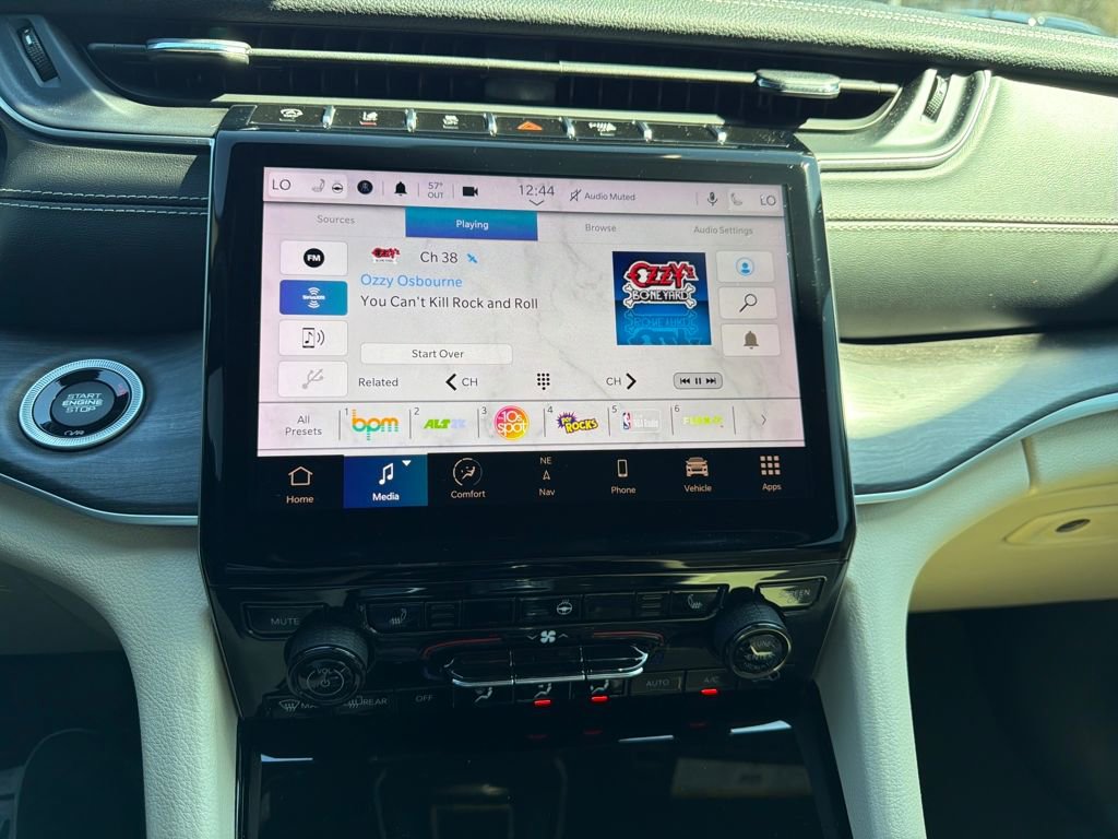 Used 2023 Jeep Grand Cherokee Limited image 13