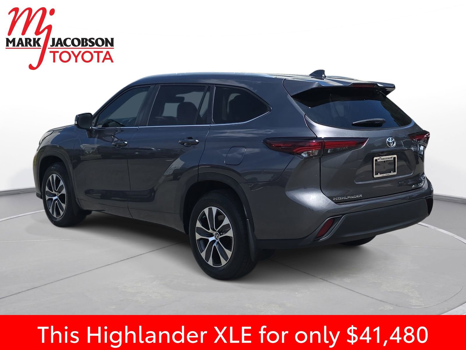 Used 2024 Toyota Highlander XLE AWD/4WD image 13