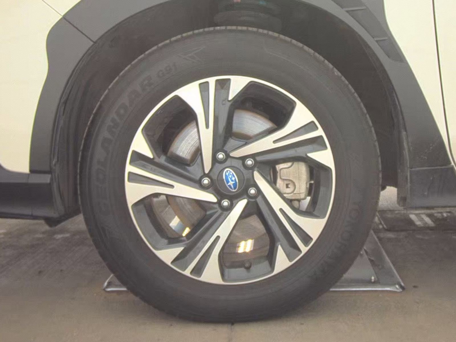 Used 2025 Subaru Crosstrek 2.0i Premium image 9