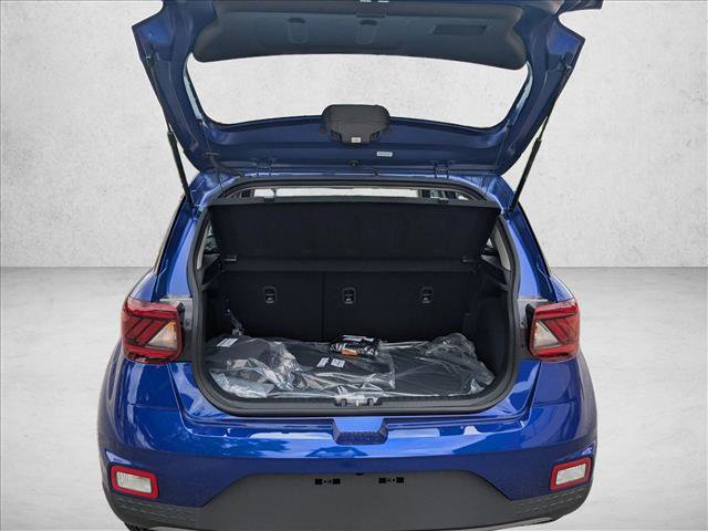 Used 2025 Hyundai Venue Limited image 19