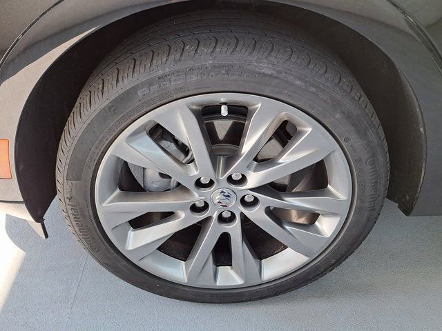 Used 2022 Buick Envision Avenir w/ Technology Package II image 32