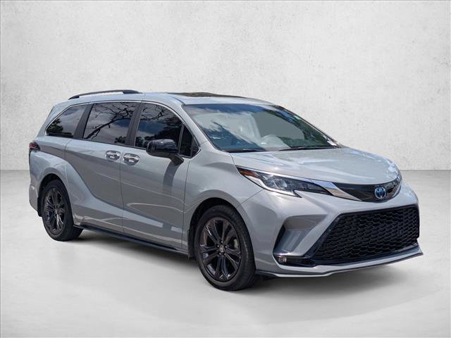 Used 2024 Toyota Sienna XSE FWD image 3