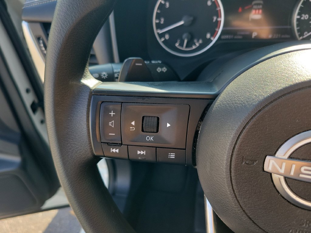 Used 2024 Nissan Rogue S FWD image 33