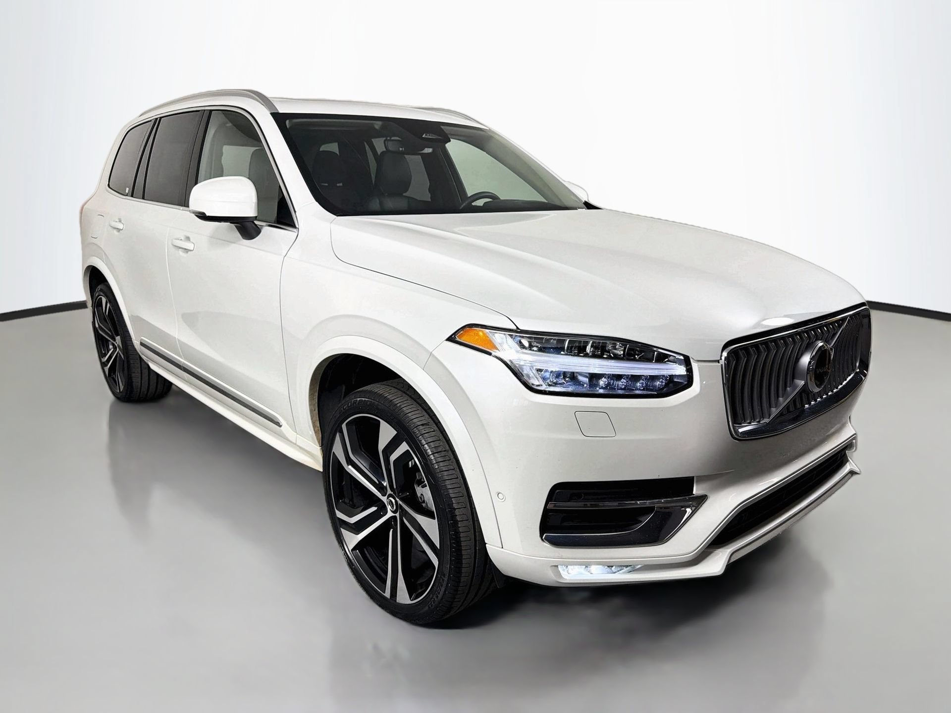 Used 2024 Volvo XC90 B6 Ultimate w/ Lounge Package AWD/4WD image 3