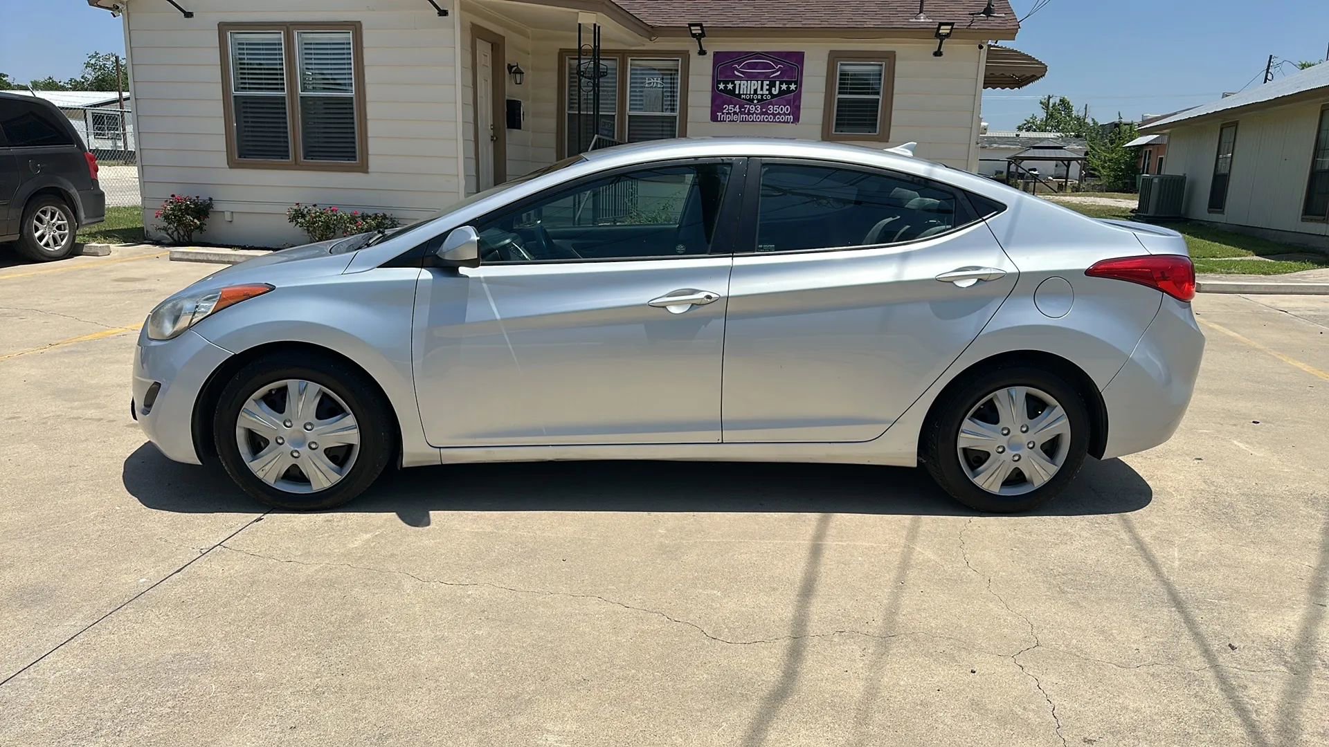 Used 2013 Hyundai Elantra GLS FWD image 2