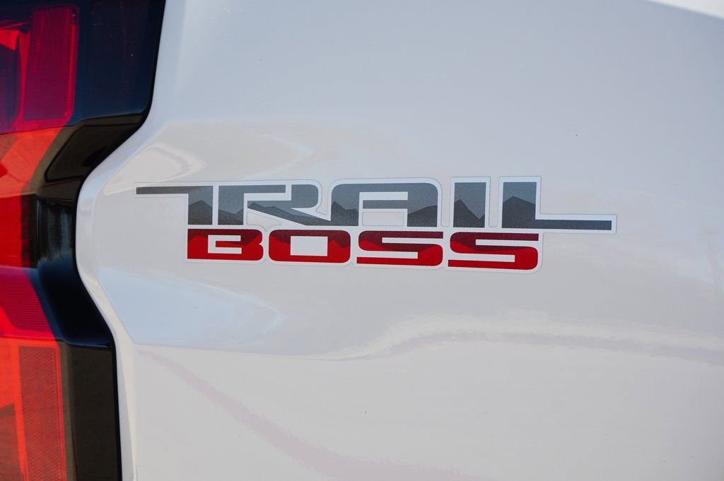 Used 2023 Chevrolet Colorado Trail Boss image 8