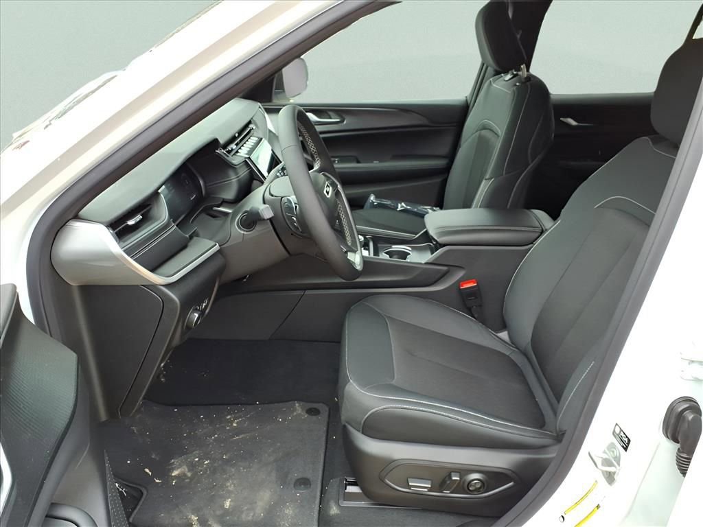 New 2025 Jeep Grand Cherokee Laredo image 19